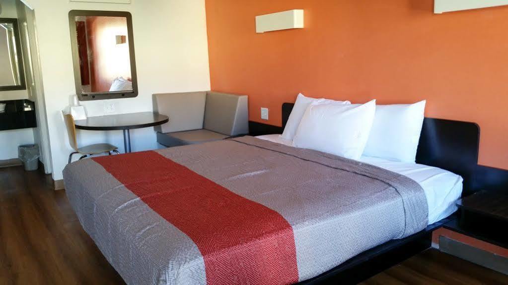 Motel 6-Blue Springs, Mo Luaran gambar