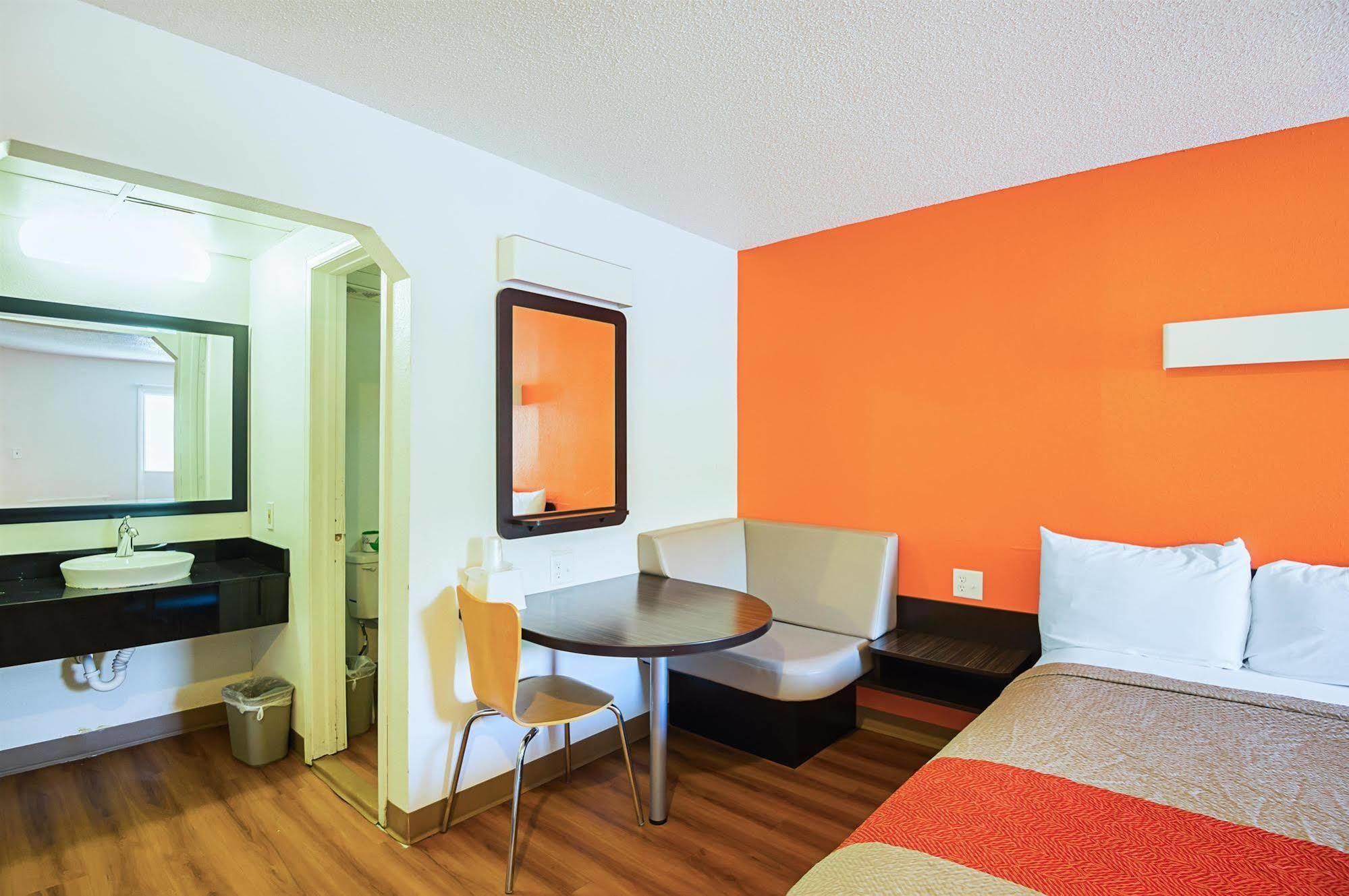 Motel 6-Blue Springs, Mo Luaran gambar